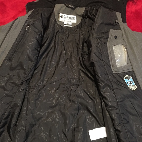 Like new! - Columbia omni-tech long winter coat - Picture 13 of 15